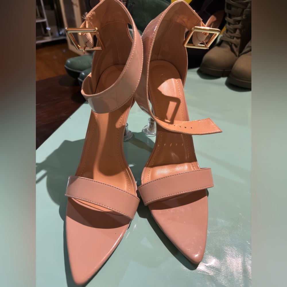 High heels rose.
